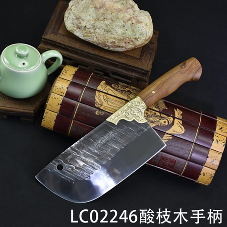 Hand made kitchen knife with sharp hammer pattern